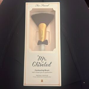 Too Faced Mr. Chisel contouring brush